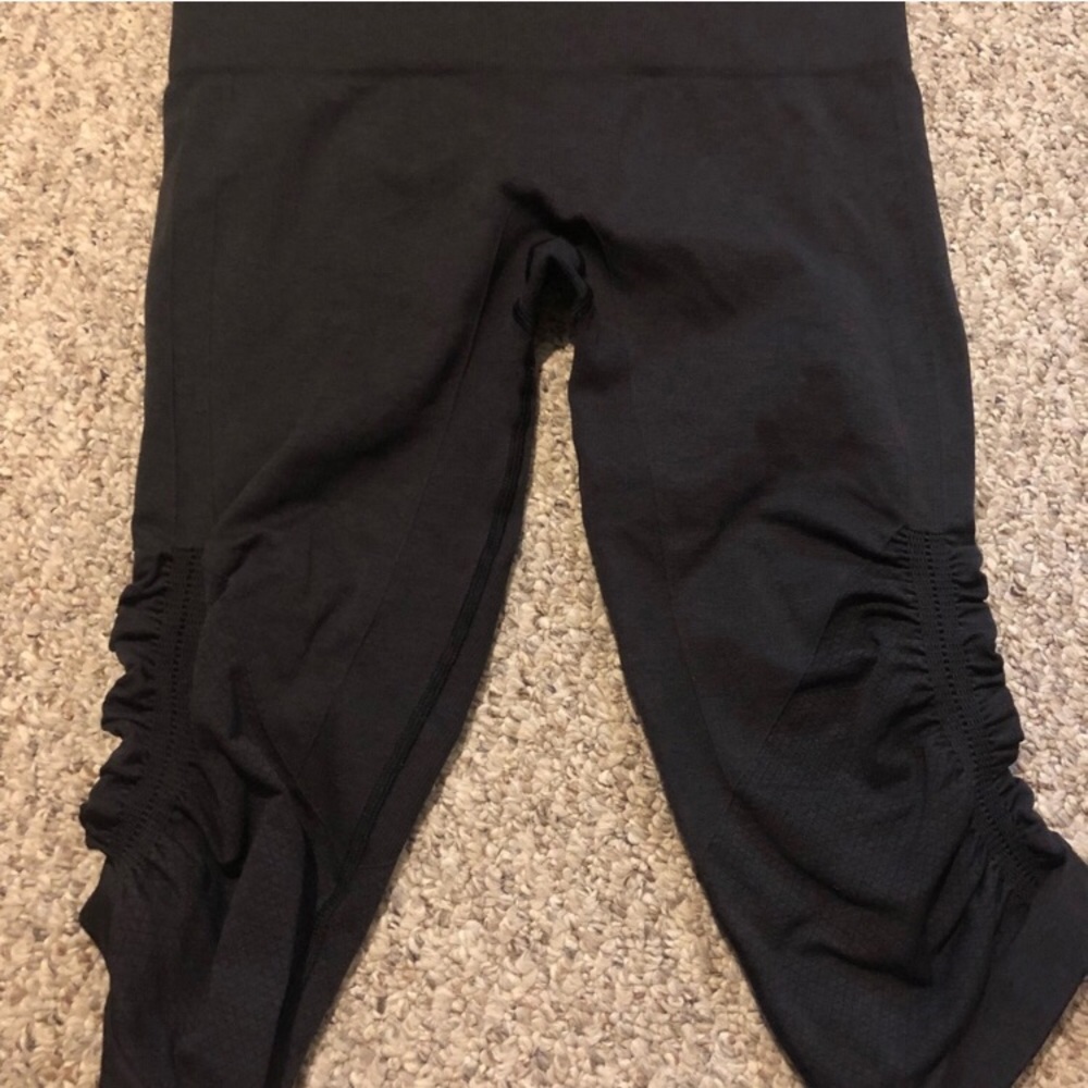 Lululemon side scrunch crops